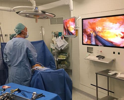 XXL 4K embedded into surgical wall environment